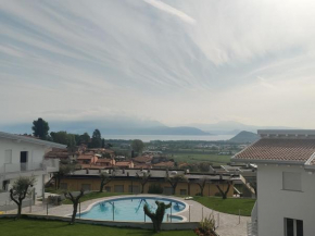 Bilocale in residence vista lago con piscina Polpenazze Del Garda